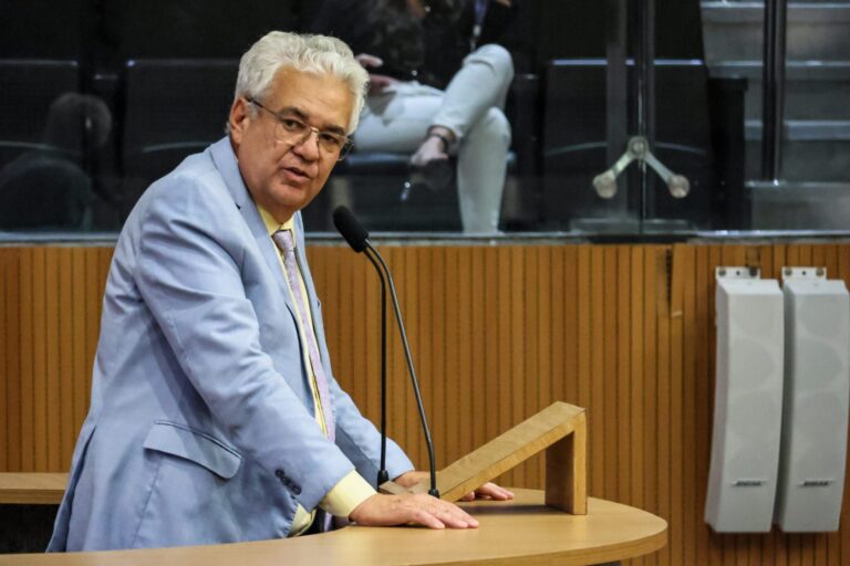 Nas ausências, Antônio Moraes assume papel de líder do Governo na Assembleia Legislativa
